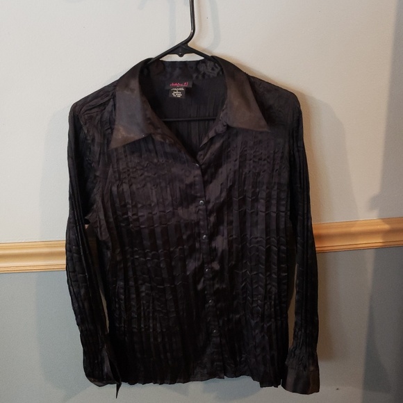 💠 3 for $30💠 Ruffled Button Up Blouse - Picture 2 of 3